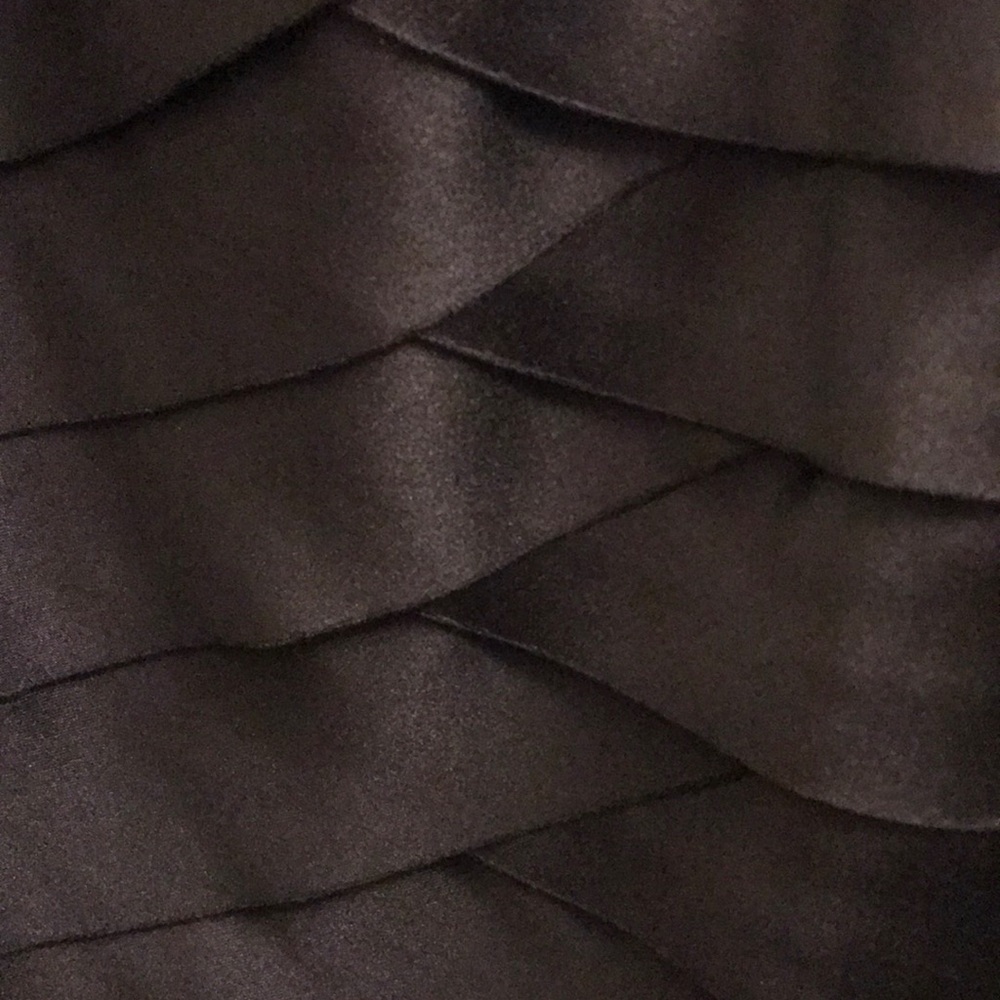 Beautiful little black dress - Picture 3 of 4